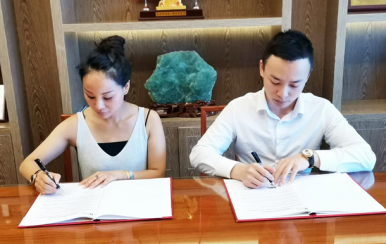 恭賀重慶渝北區邱美女士順利簽約翌芙萊！